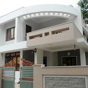  Bed & Breakfast Moksha Homestay India